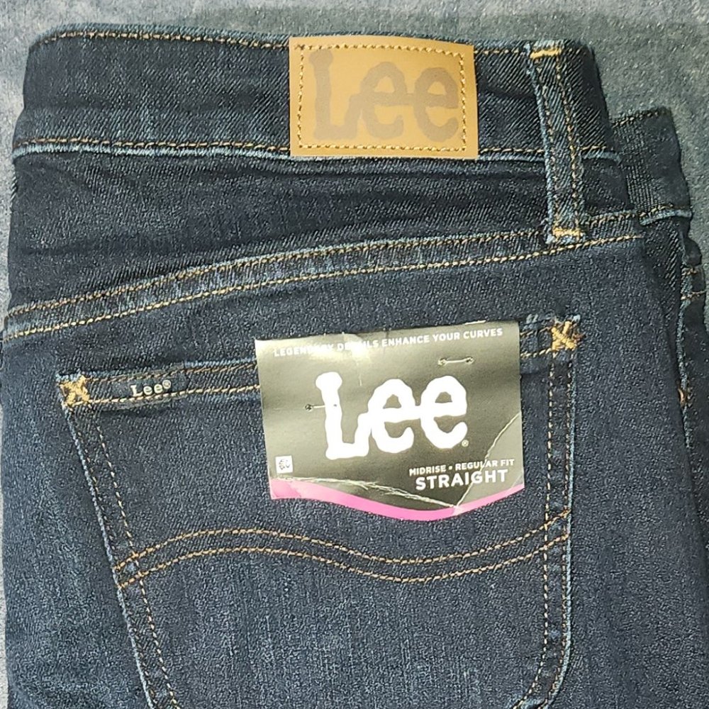 Lee ** Ladie's Jeans, regular fit, straight leg,mid-rise, size 14 Long  NWT